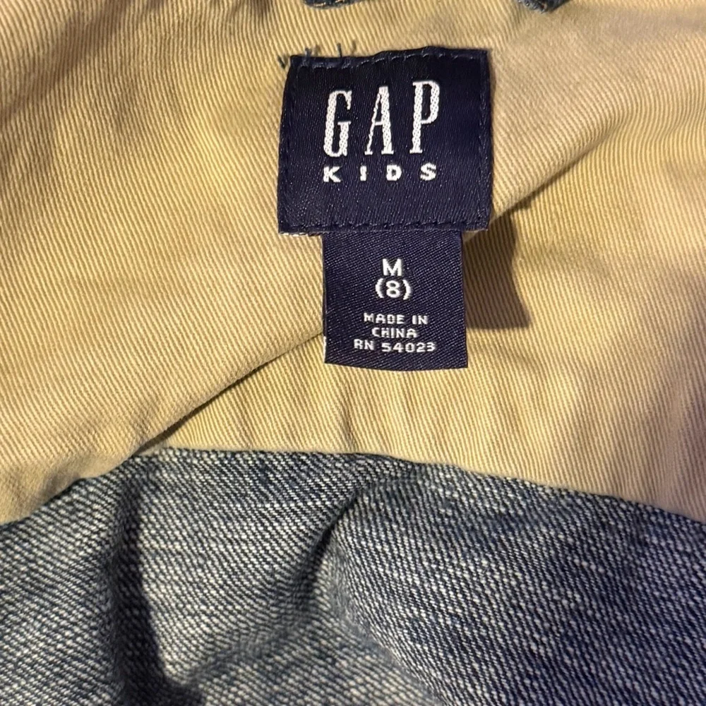 Gap Kids  Denim Jacket Girls Size M (8) Blue Jean. Adjustable Bottom Buttons